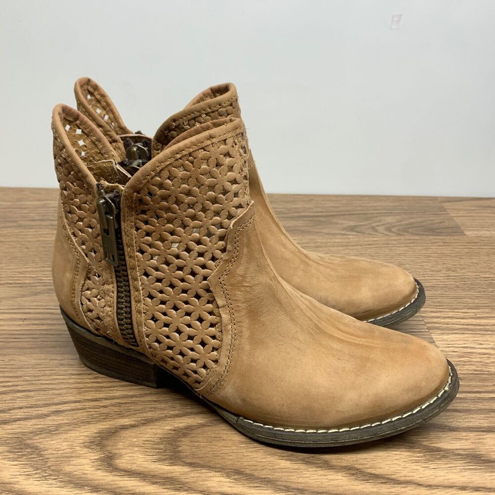 Circle G by Corral Flower Cutout Distressed‎ Shortie Ankle Boots Booties Sz 9M